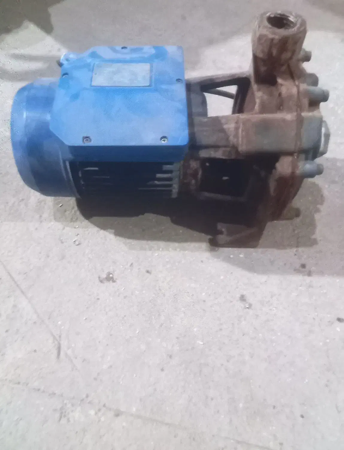 پایه تانکر اب ۲۰۰۰لیتری وپمپ اب ۲اسب|مصالح و تجهیزات ساختمان|چهارباغ, |دیوار