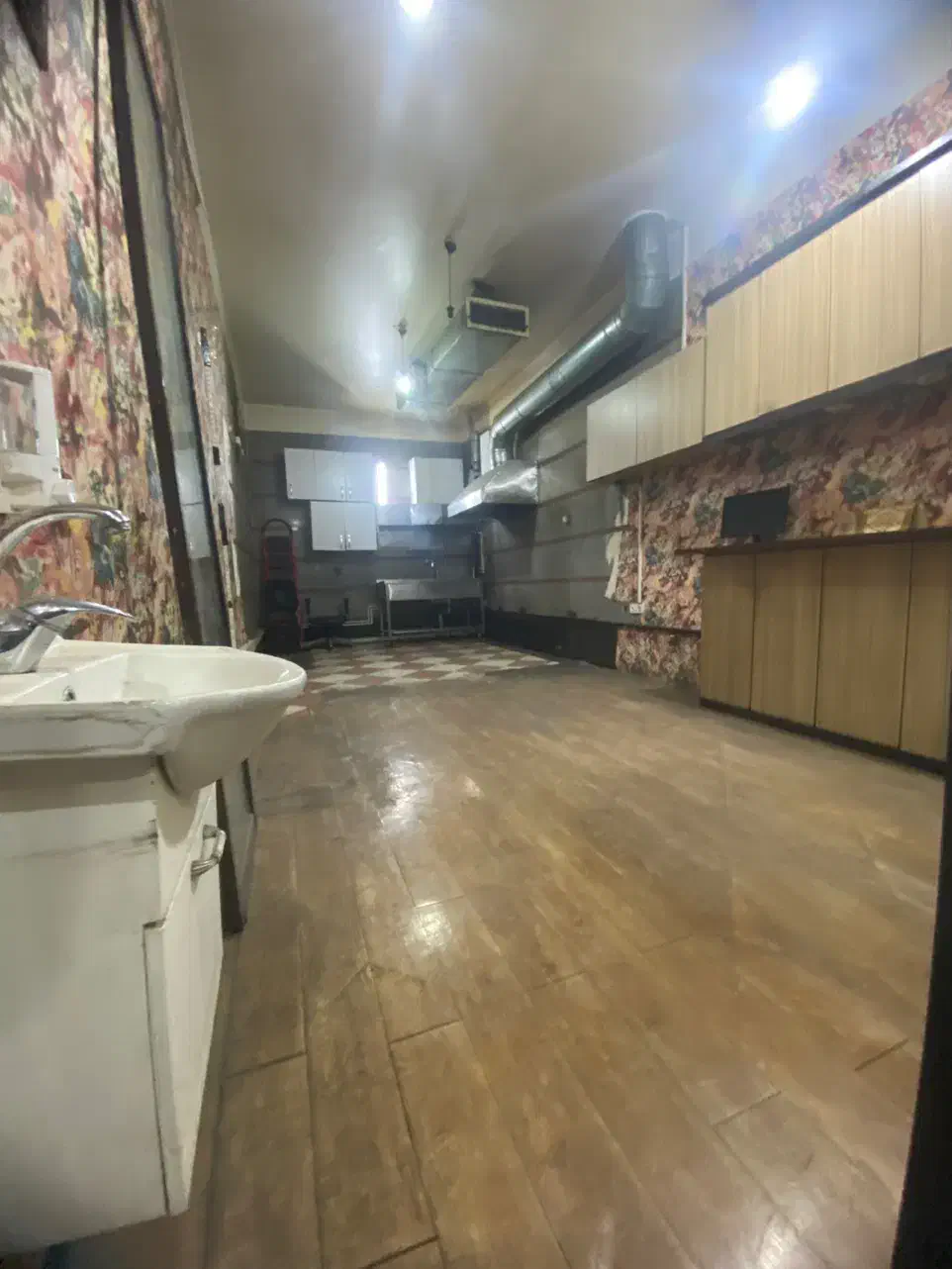 ۲۸ متر م با ۶ متر بالکن جلوی مغازه شهرزیبا منطقه ۵|اجارهٔ مغازه و غرفه|تهران, سازمان آب|دیوار