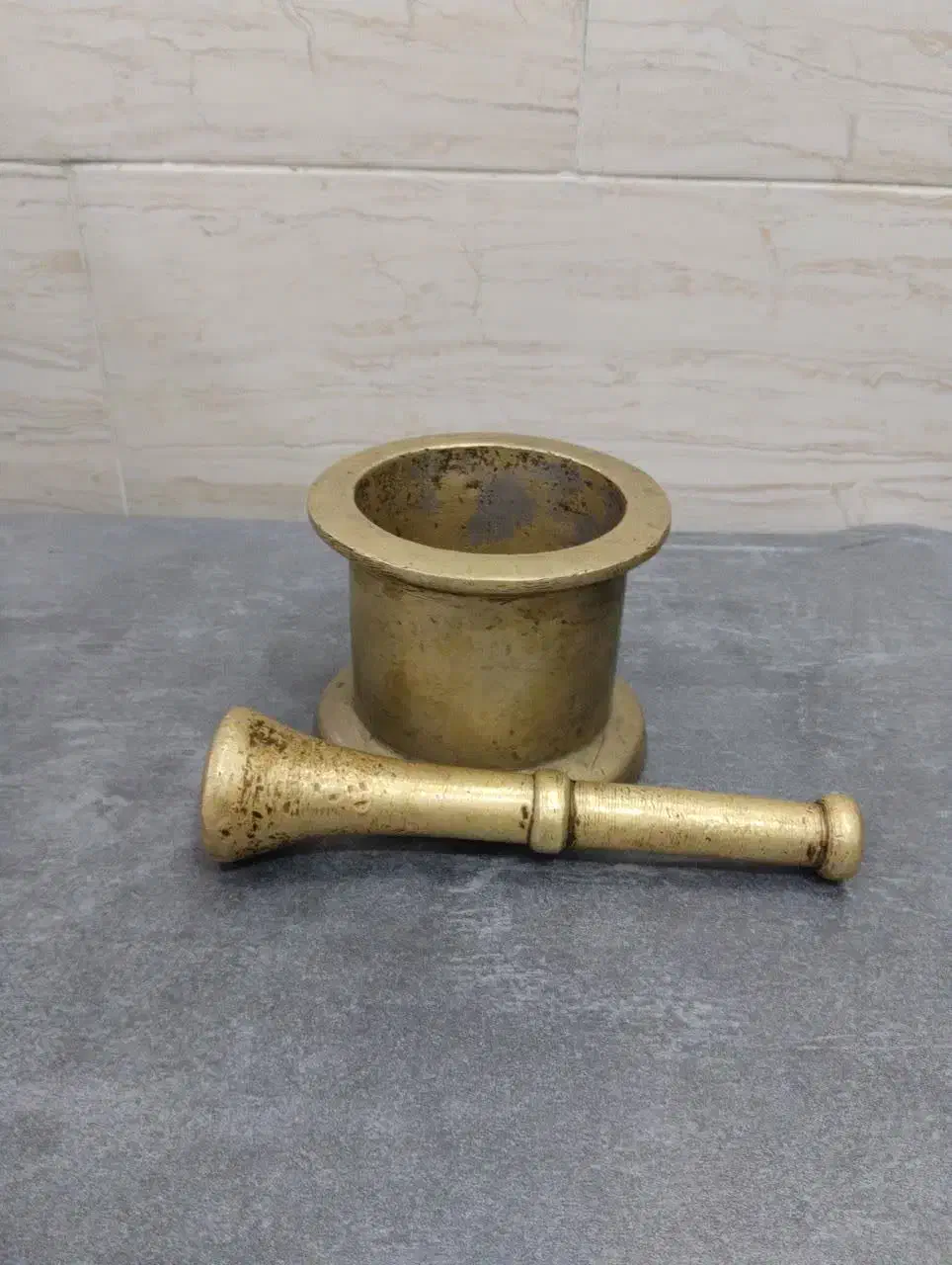 هاونگ برنجی|ظروف پخت‌وپز|یزد, |دیوار