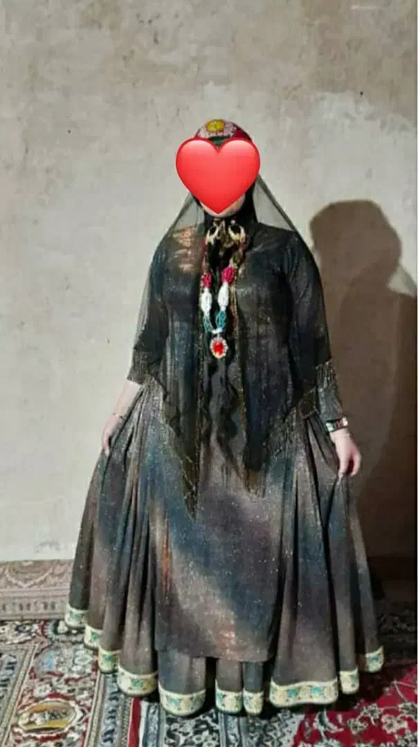 فروش لباس. محلی درحدنو|لباس|شیراز, شاهچراغ|دیوار