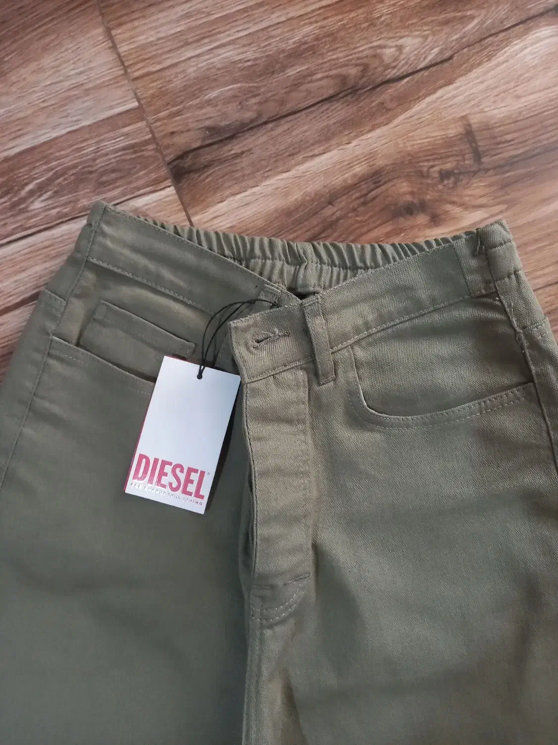 شلوار جین نیم بگ گرم بالا|لباس|رشت, منظریه|دیوار