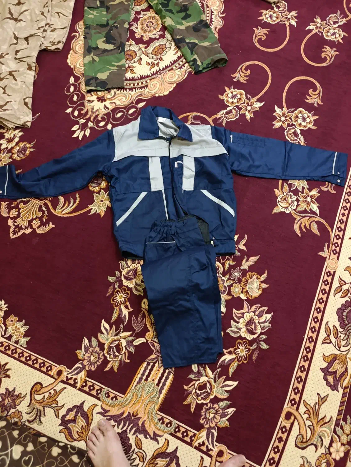 لباس کار و لباس و کوله پشتی نظامی|لباس|شیراز, کاراندیش|دیوار