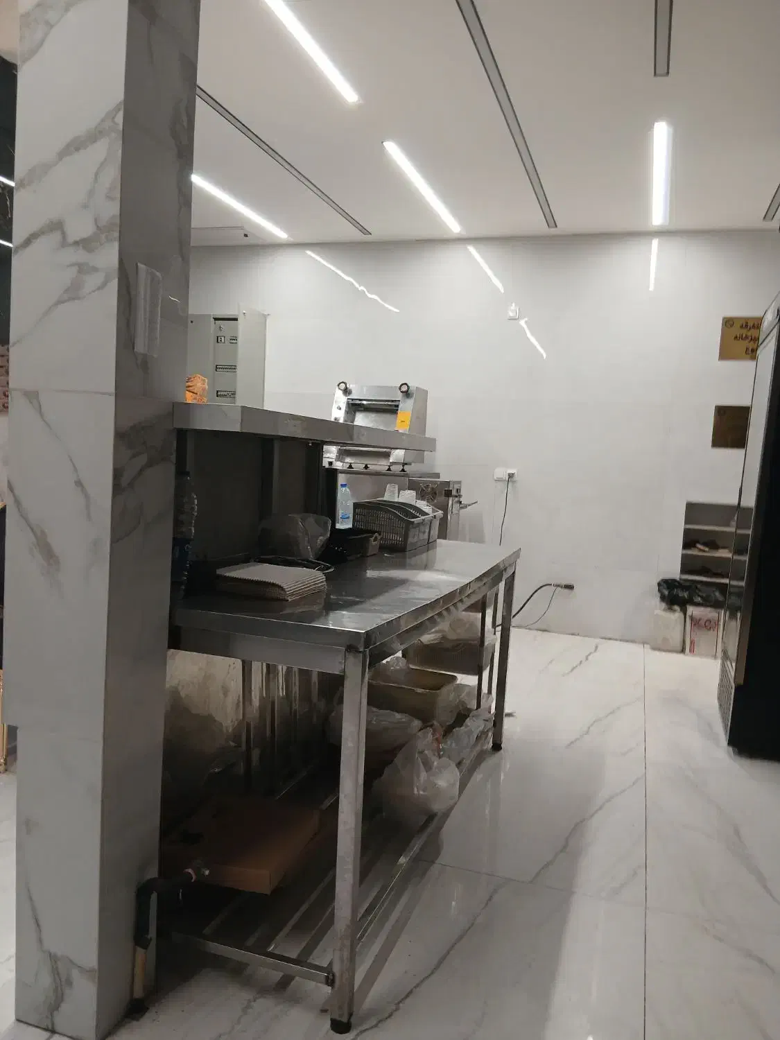 استخدام رستوران|استخدام خدمات فروشگاه و رستوران|قم, دروازه ری|دیوار