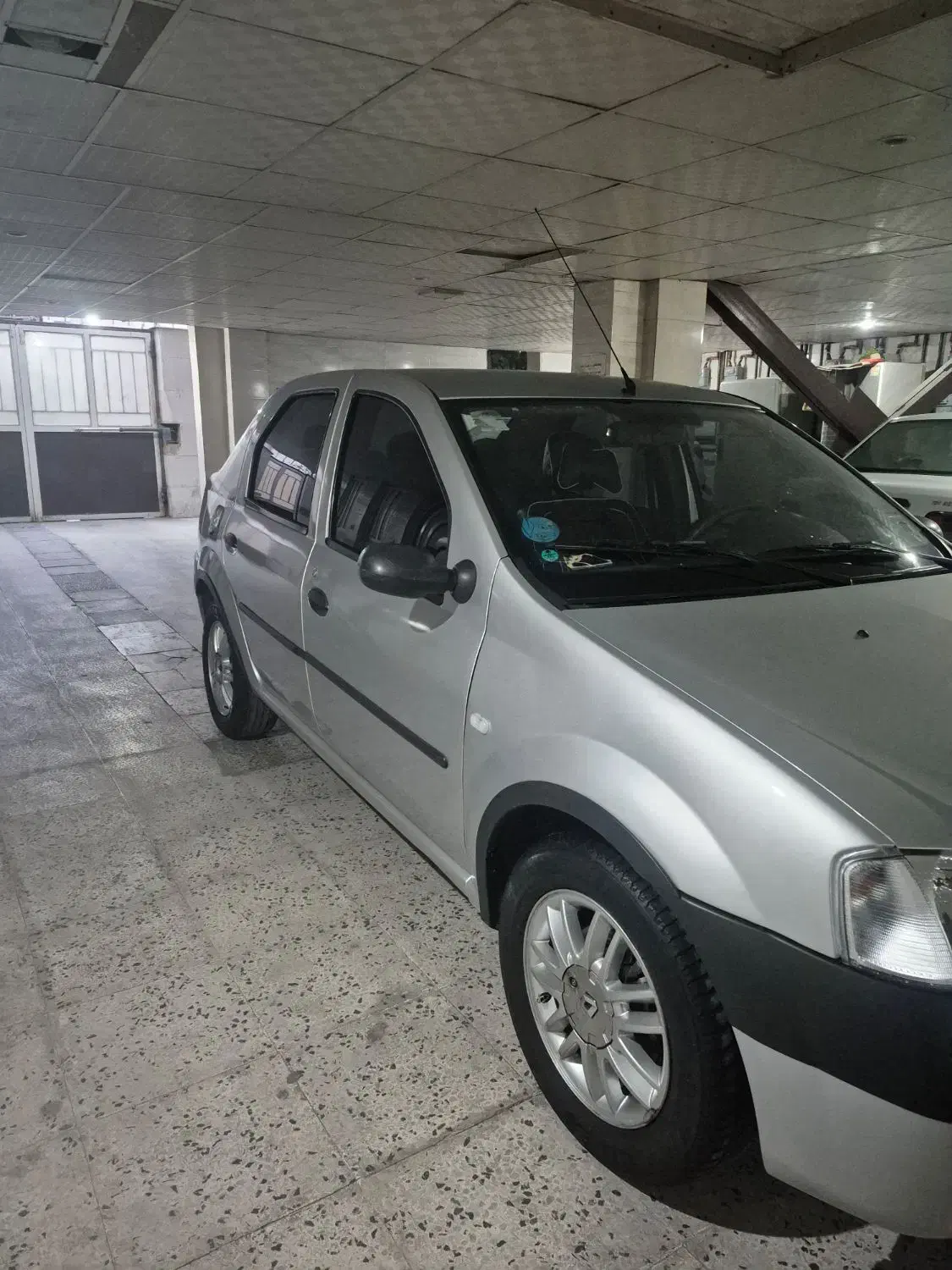 L90.  E1|خودرو سواری و وانت|شیراز, بعثت|دیوار