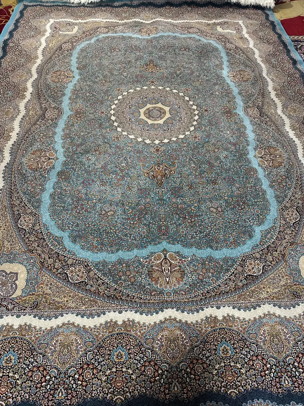 فرش ۱۰۰۰ شانه جفت|فرش|شیراز, شاهچراغ|دیوار