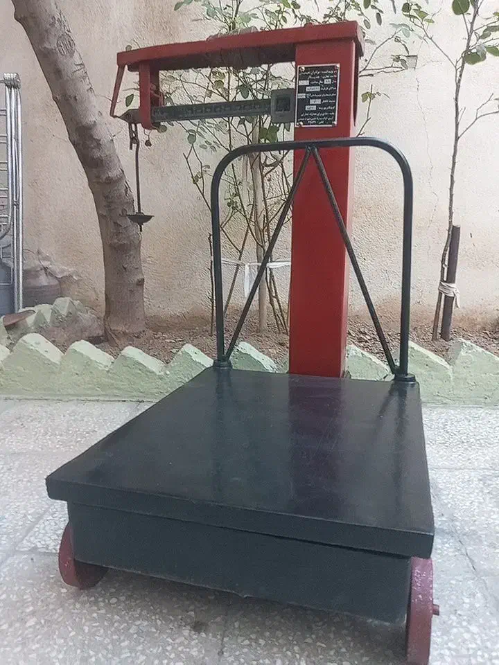 باسکول قدیمی|کلکسیون اشیاء عتیقه|قم, شاه ابراهیم|دیوار