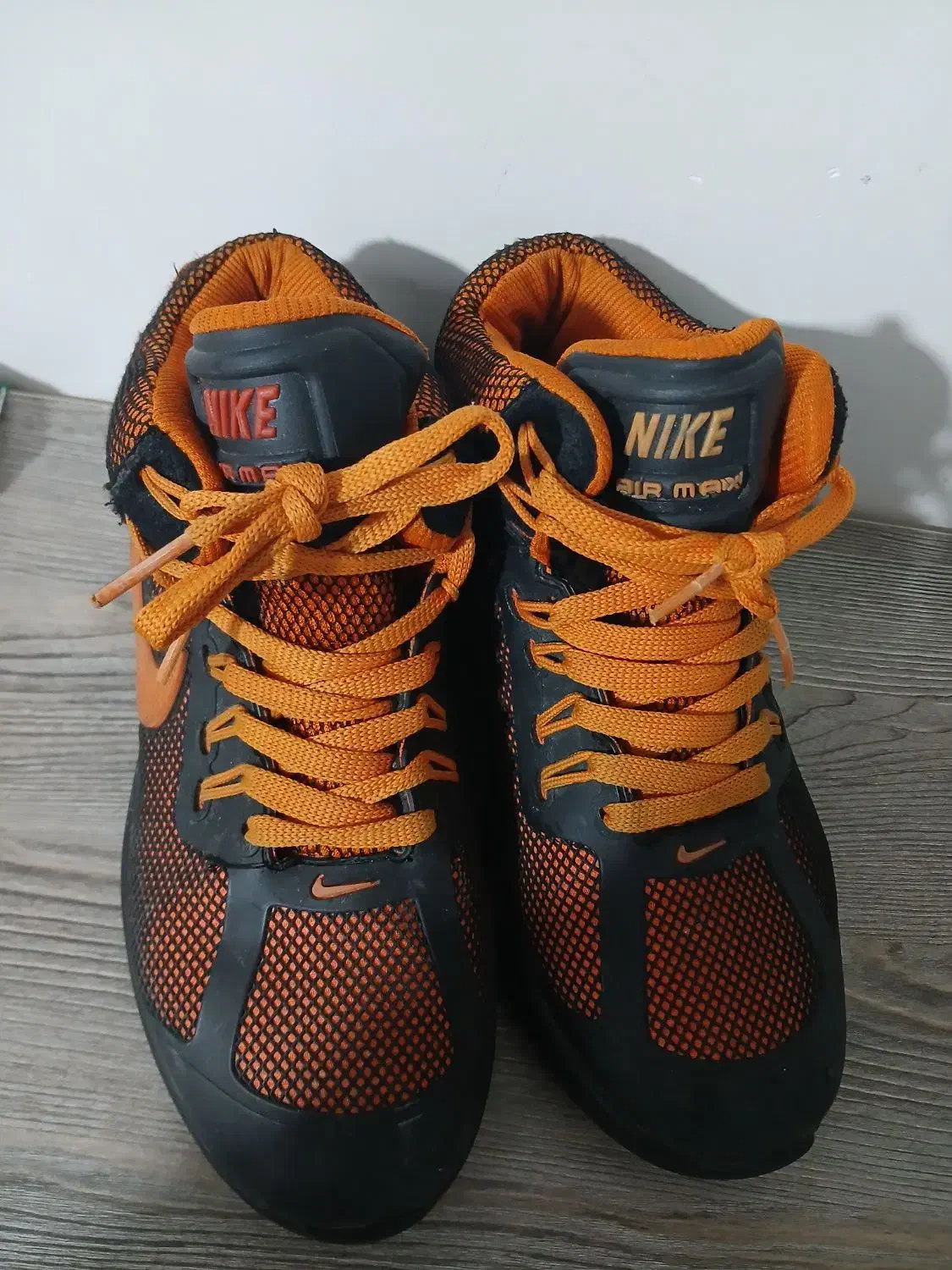 کفش|کیف، کفش، کمربند|گالیکش, |دیوار