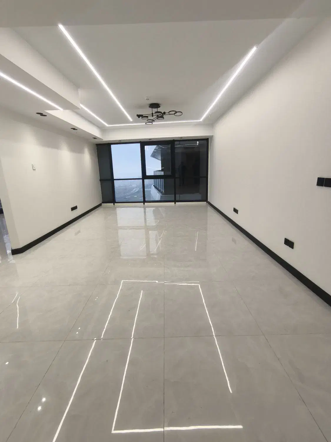 ۸۵متر جنوبی برج لوکس الماس شیشه دریاچه ایرانمال