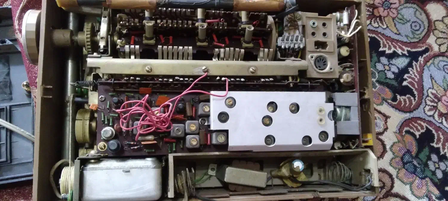 رادیو قدیمی نوستالژی روسیه|کلکسیون اشیاء عتیقه|رشت, لاکان|دیوار