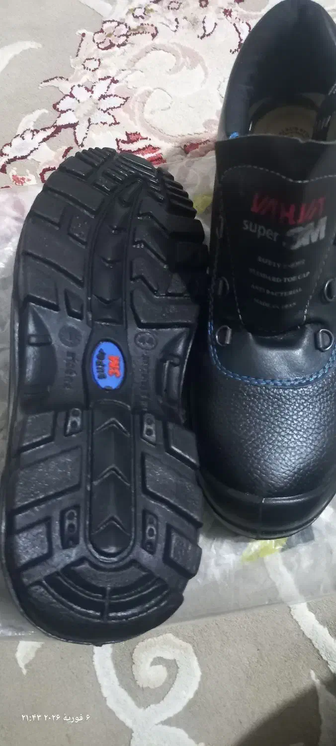 کفش ایمنی شماره ۴۳|کیف، کفش، کمربند|مرودشت, استادیوم‎|دیوار