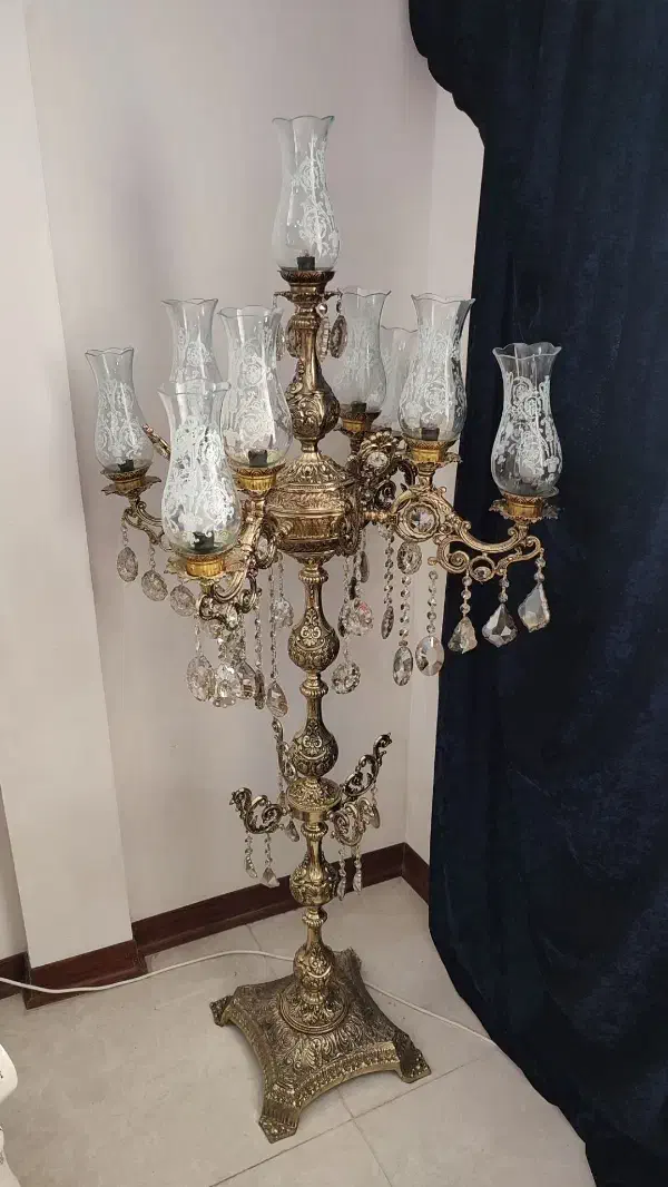 آباژور نه شاخه کنار سالنی طلایی|چراغ خواب و آباژور|مشهد, امین آباد|دیوار