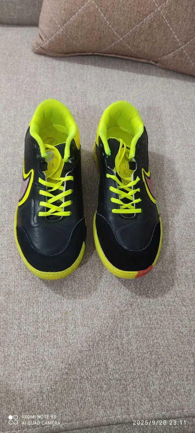 کفش فوتسال|کیف، کفش، کمربند|اهواز, ۳۰ متری|دیوار