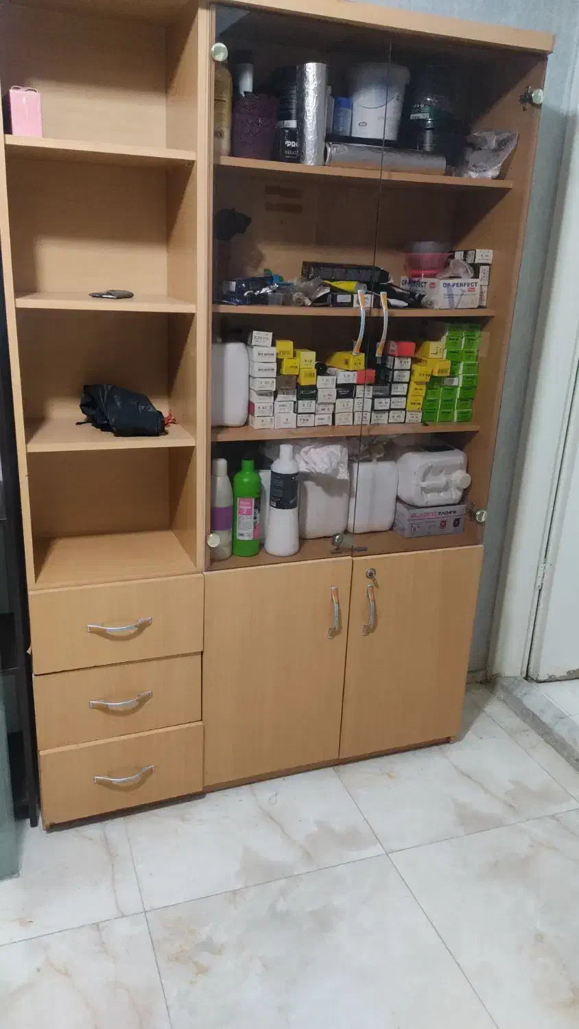 فروش تجهیزات کارکرده آرایشگاهی|آرایشگاه و سالنهای زیبایی|کرج, شاهینویلا|دیوار