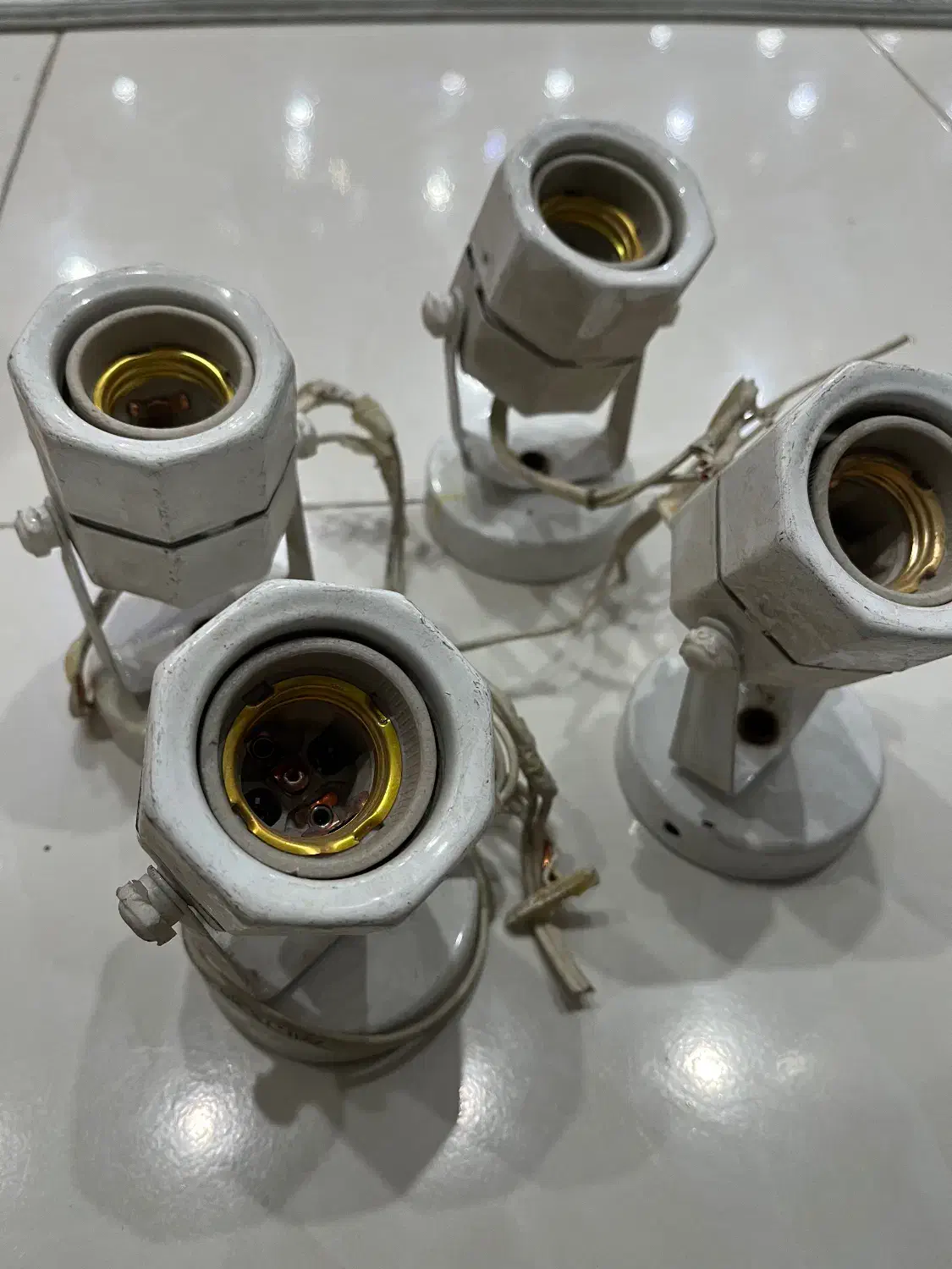 تعدادی کلیدپریض قاب هالوژن سرپریچ مترحک دیوار سقفی|لامپ و چراغ|کرج, حصارک بالا|دیوار