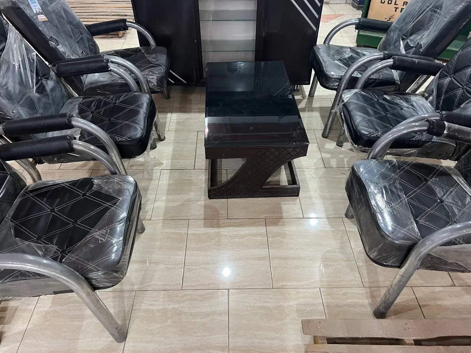 شش عدد صندلی اداری انتظار با یدونه میز|مبلمان اداری|کرمان, |دیوار