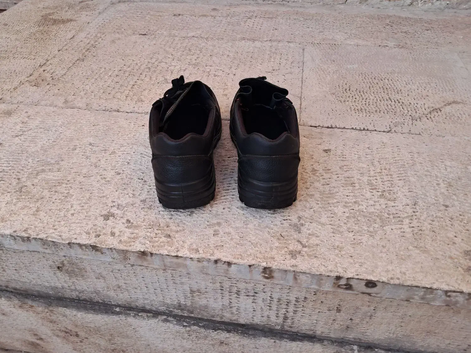 کفش کار شماره ۴۰|کیف، کفش، کمربند|پرند, فاز ۲|دیوار