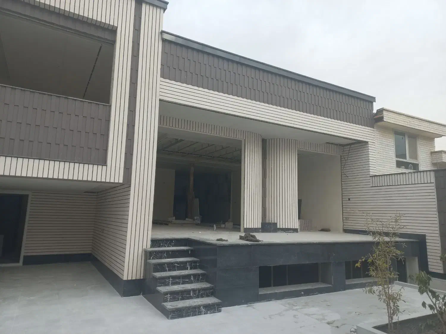 اجرای نماکاری ترکیبی با سنگ  کاشی و سرامیک .اسلب|خدمات پیشه و مهارت|نجف‌آباد, شریعتی غربی|دیوار