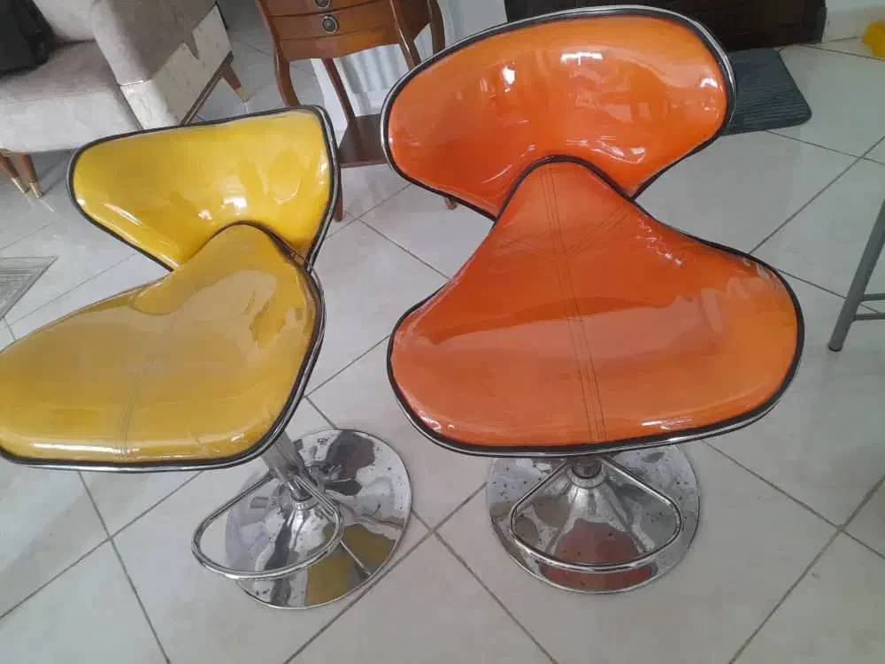 صندلی اوپن وصندلی چرخان وجلومبلی ومی عسلی|صندلی و نیمکت|لاهیجان, شقایق|دیوار