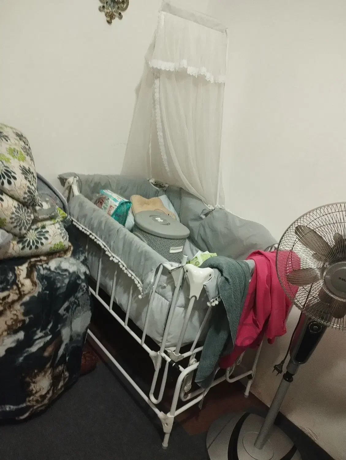 تخت نوزاد|تخت و صندلی بچه|کوچصفهان, |دیوار