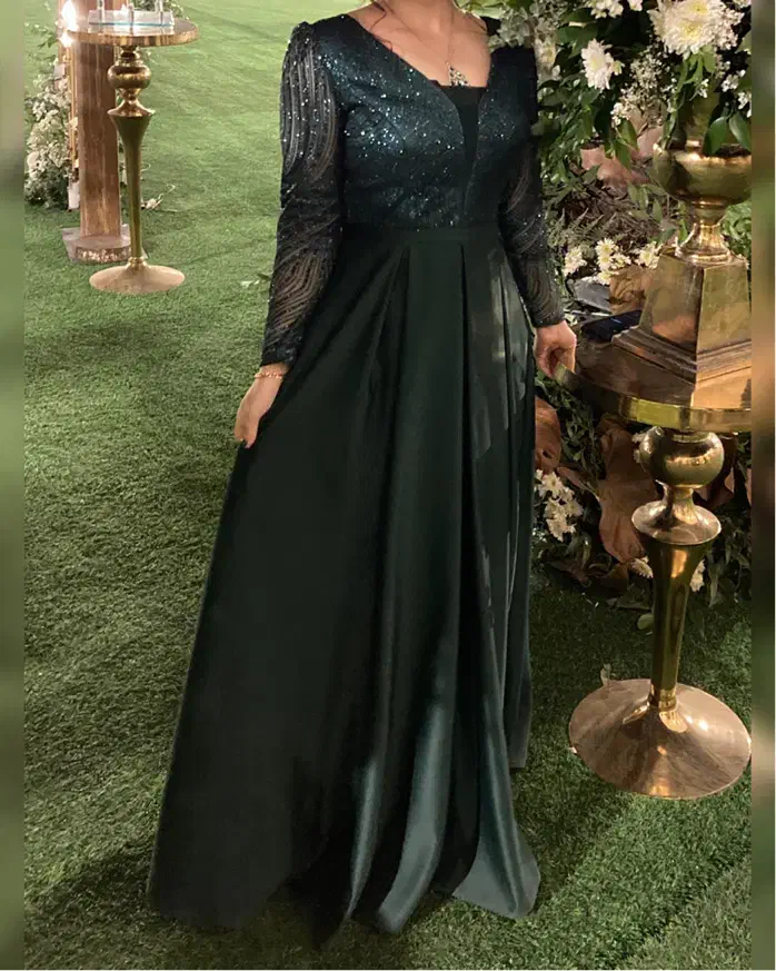 لباس مجلسی|لباس|لاهیجان, شیخ زاهد|دیوار