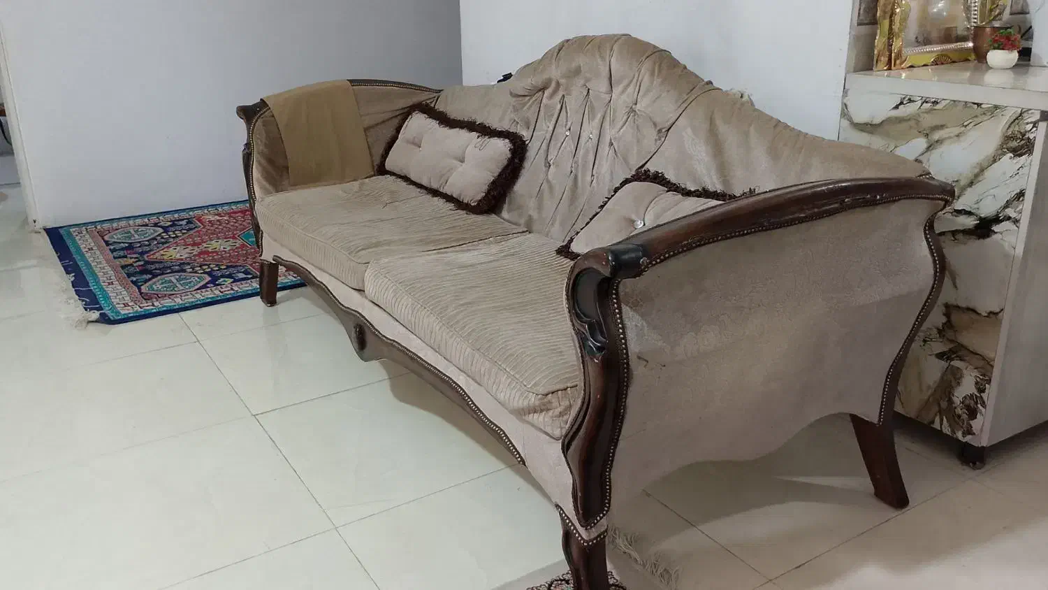 مبل هفت نفره و ویترین طرح 7|مبلمان خانگی و میز عسلی|شاهدشهر, |دیوار