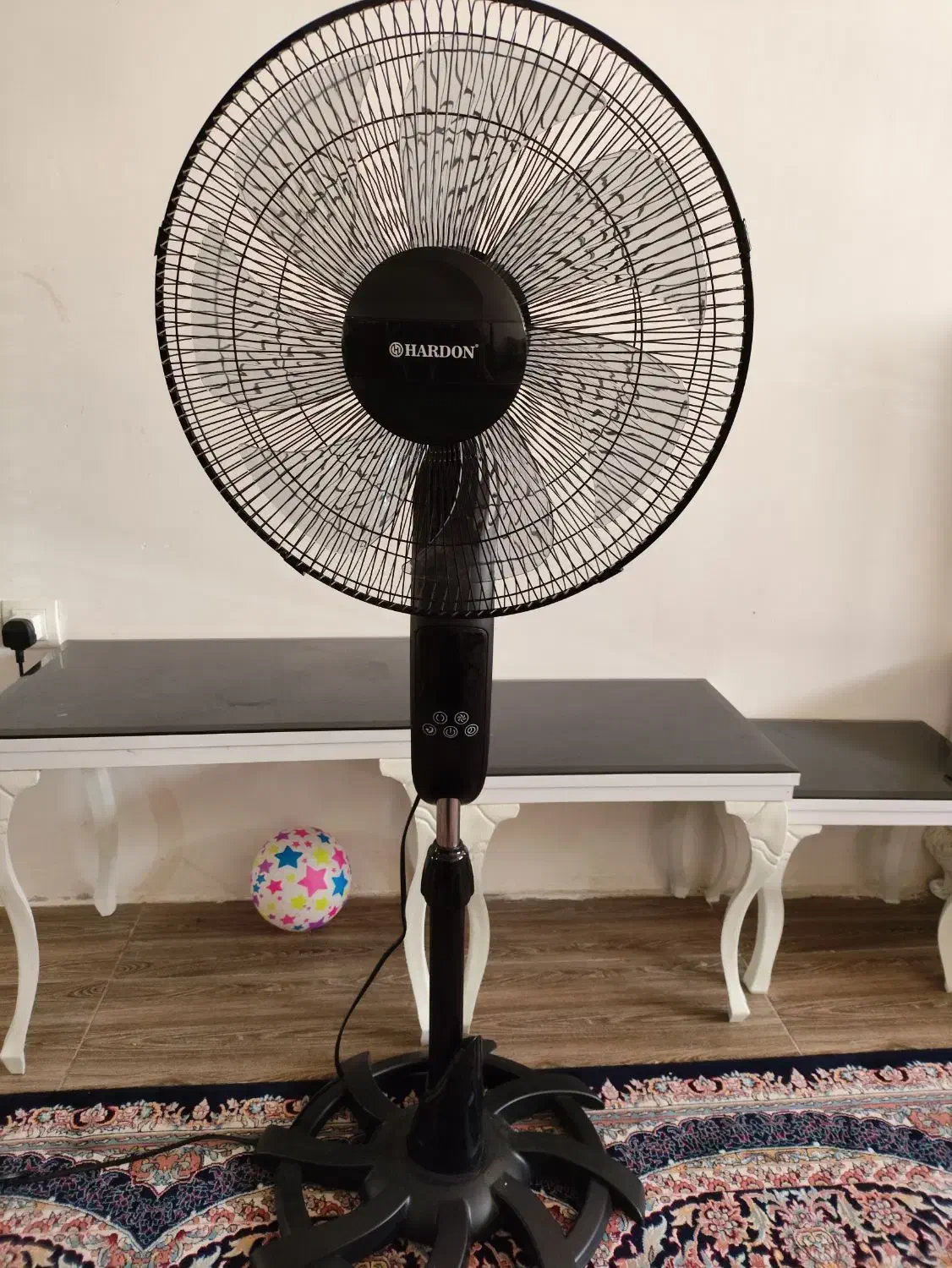 پنکه|پنکه و تصفیهکنندهٔ هوا|شیراز, ارم|دیوار