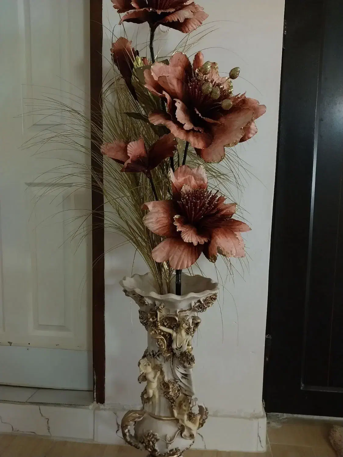 گلدان باگل یکجا بفروش میرسد|گل مصنوعی|سهند, |دیوار