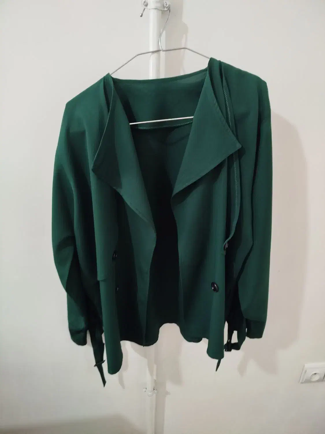 تعدادی لباس نونو|لباس|دورود, |دیوار