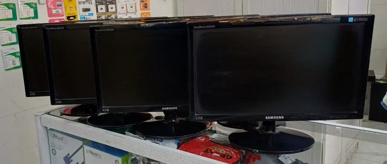 مانیتور دست دوم اداری LED سامسونگ تعداد بالا تمیز|قطعات و لوازم جانبی رایانه|نجفآباد, هفده شهریور|دیوار