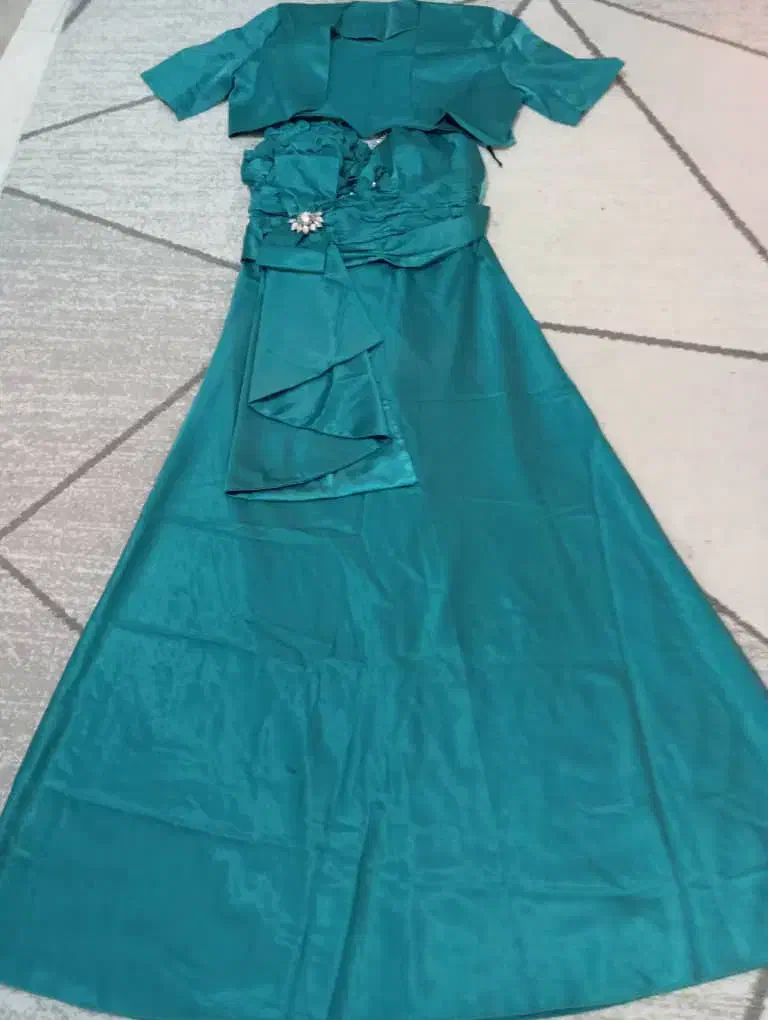 لباس مجلسی|لباس|رودهن, |دیوار