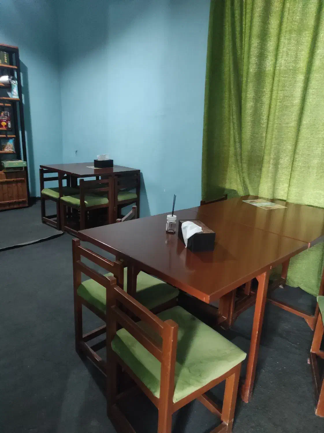 فروش یک میز با چهار صندلی چوبی|کافی‌شاپ و رستوران|برازجان, |دیوار