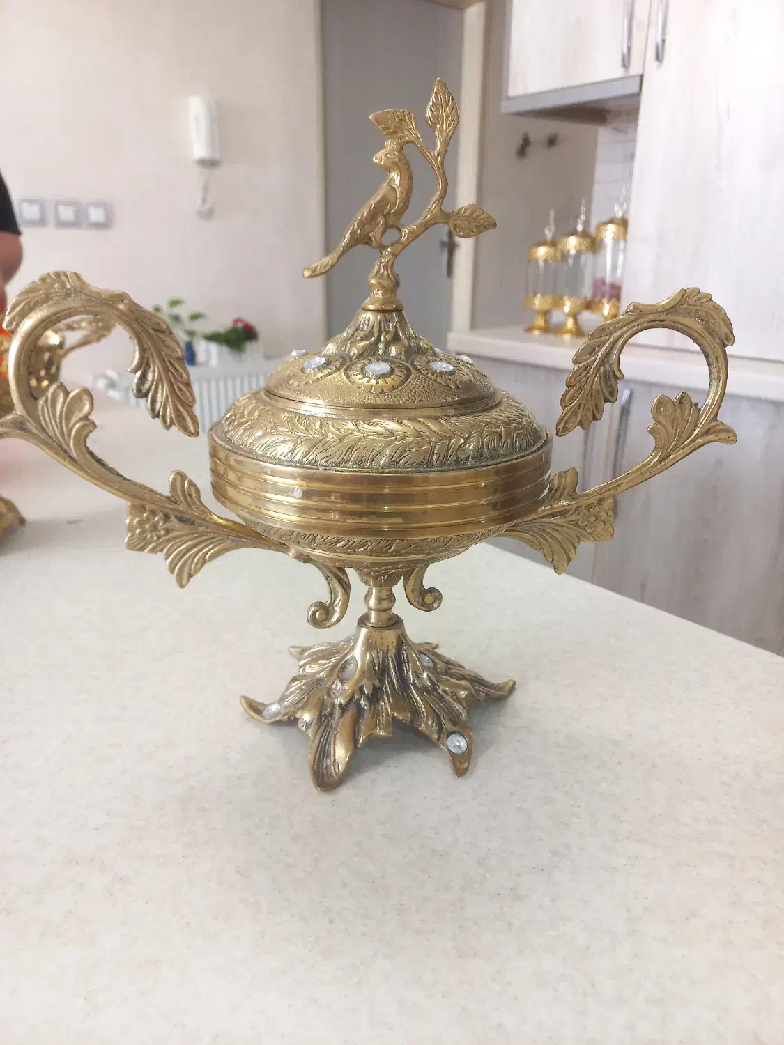 شکلات خوری برنز|مجسمه، تندیس، ماکت|هشتگرد, شهرک ارم شرقی|دیوار