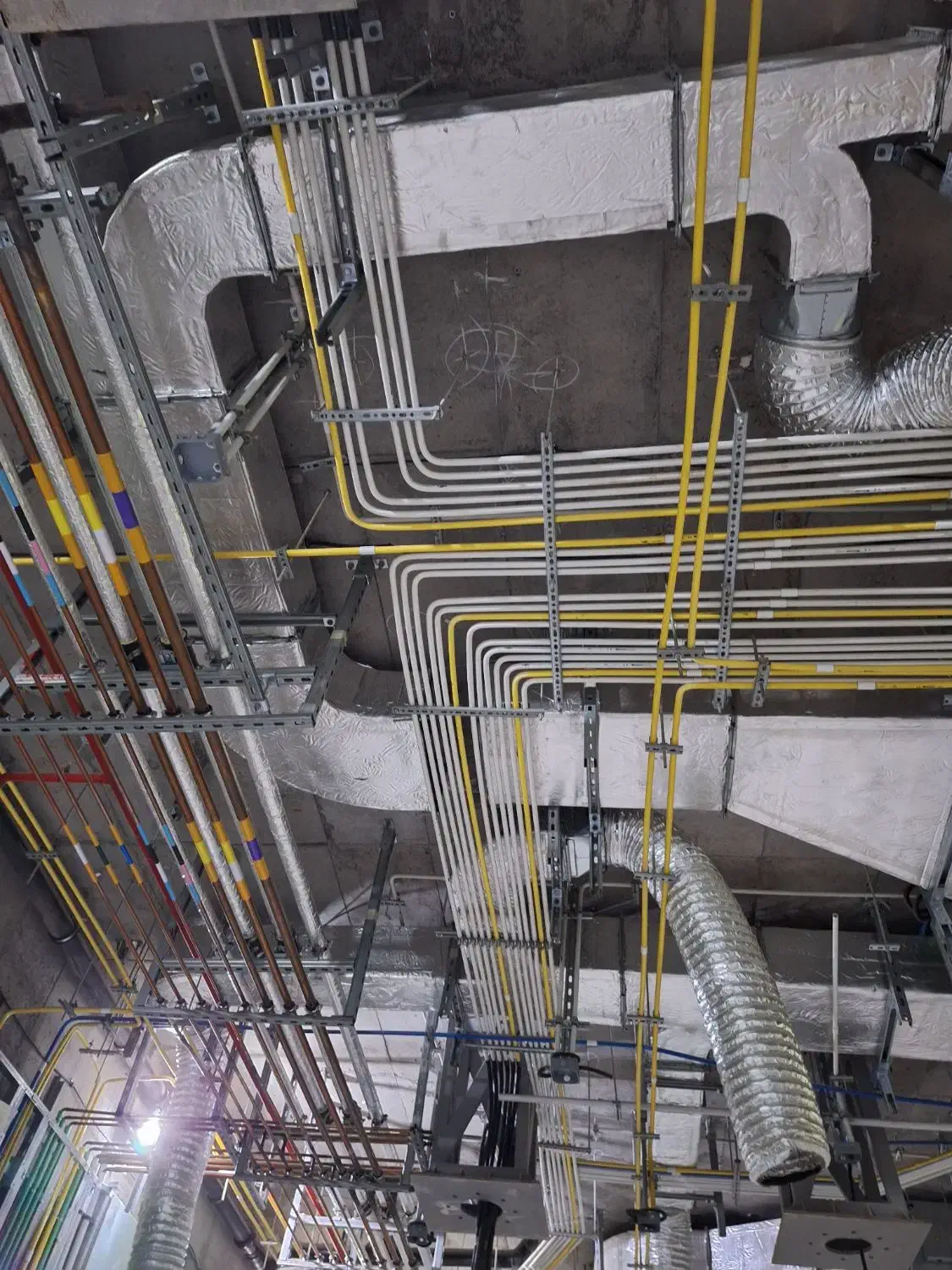 برقکار ماهر و نیمه ماهر وردست ( کنترات و روز مزد)|استخدام صنعتی، فنی، مهندسی|تهران, پاسداران|دیوار