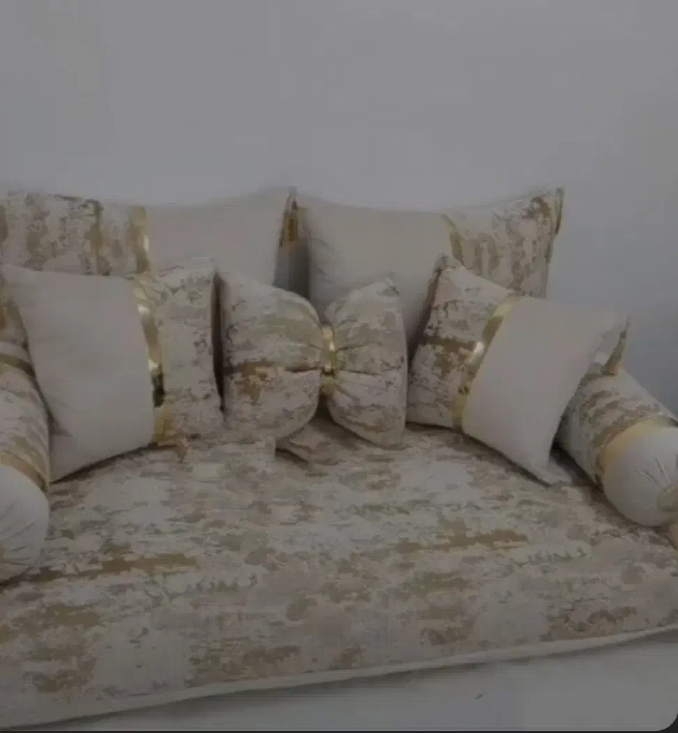 ست شاه نشین وبالشت گرد وچهار گوش|رختخواب، بالش، پتو|دزفول, |دیوار