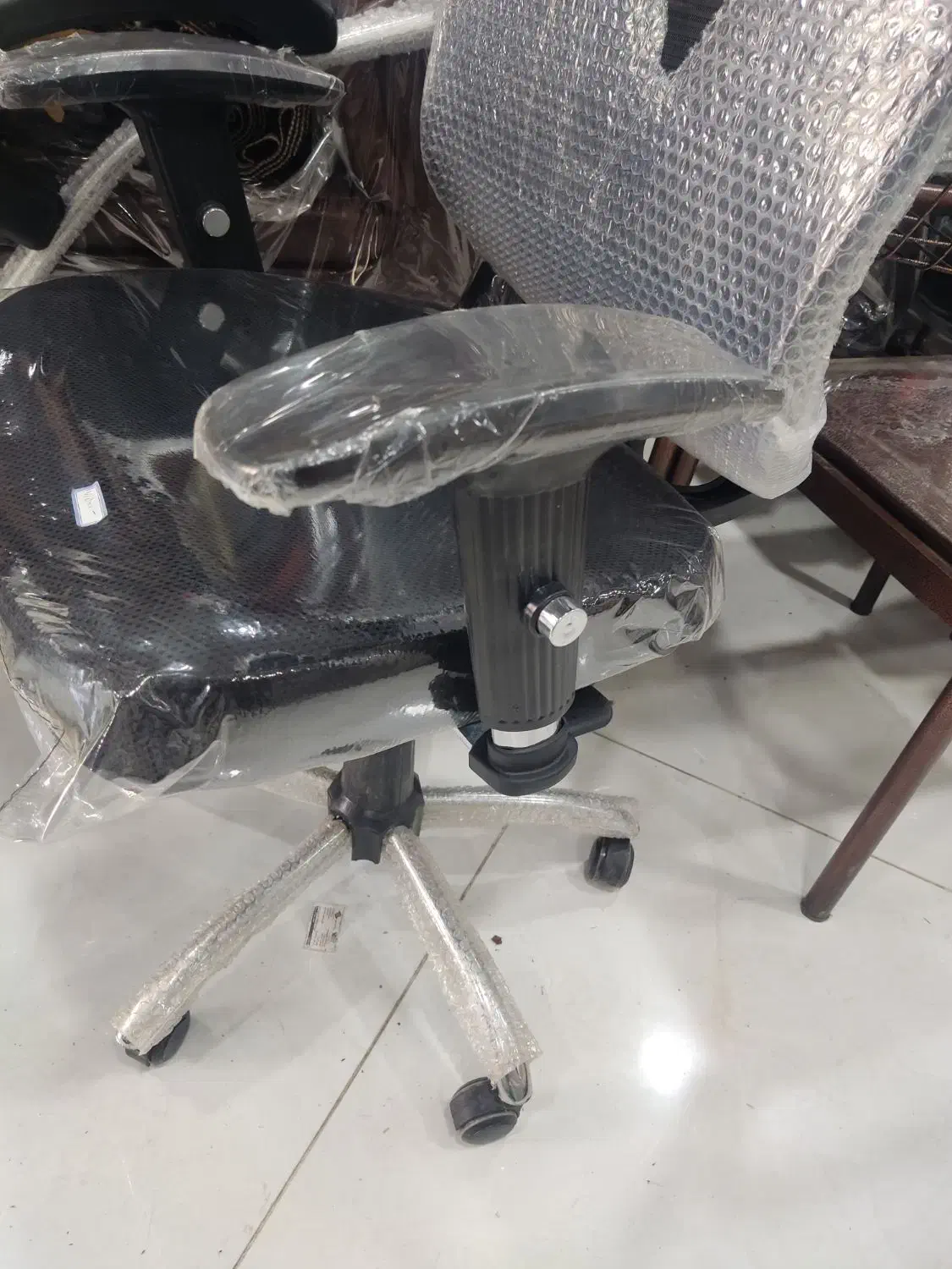 صندلی گردان پشت توری اورجینال|صندلی و نیمکت|سراب, |دیوار