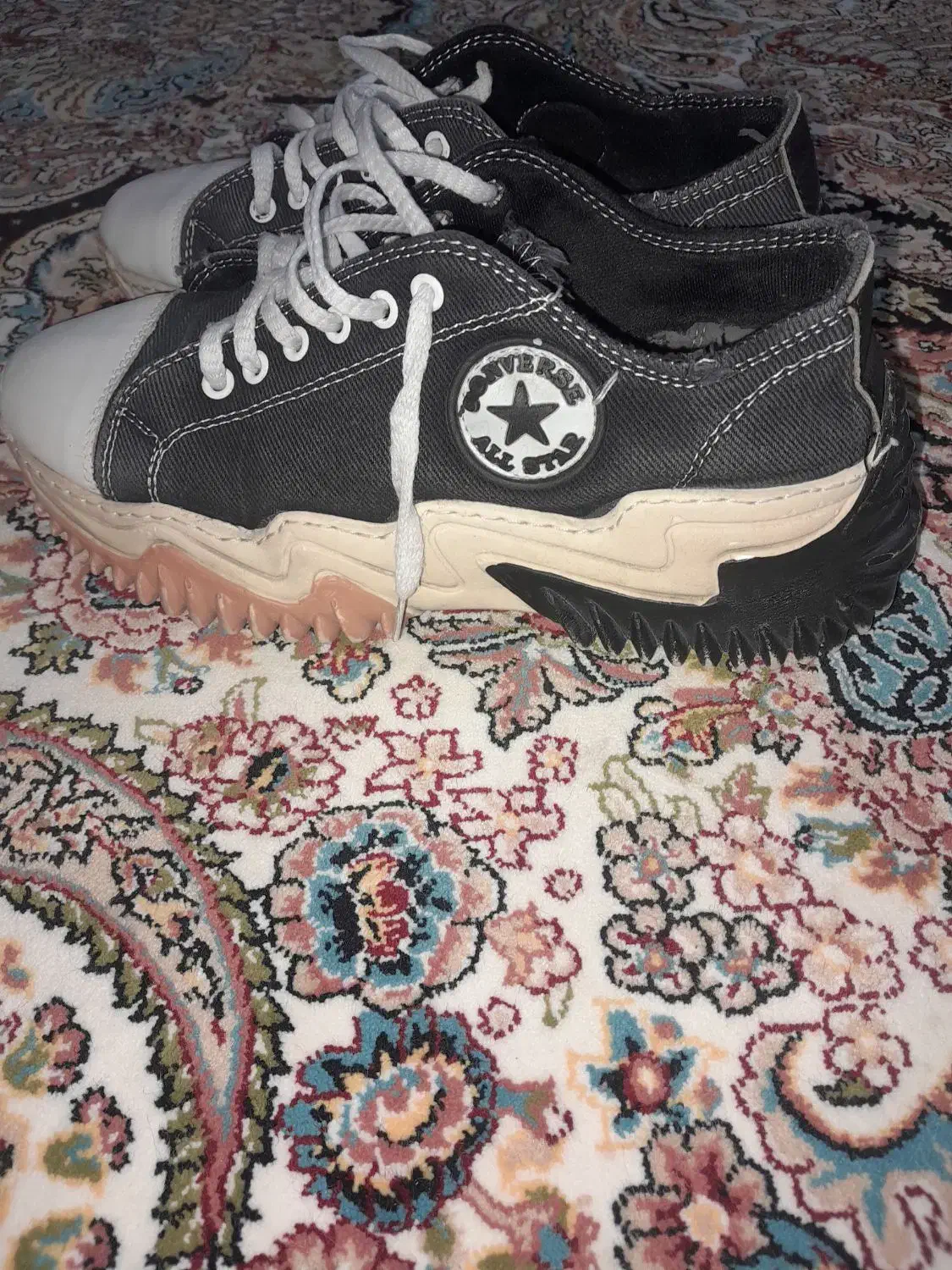 کفش|کیف، کفش، کمربند|نیشابور, سرآب کوشک|دیوار