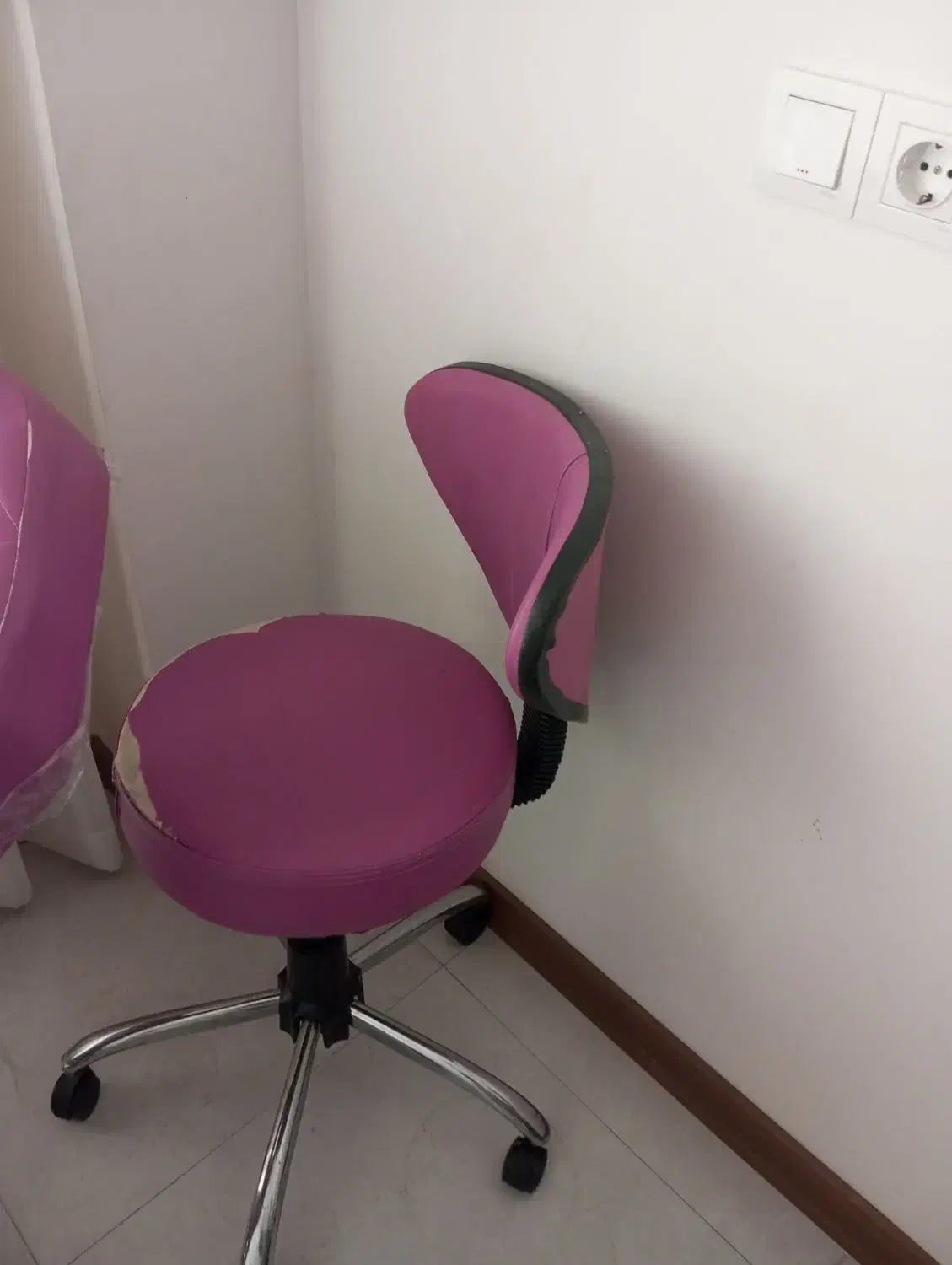 تخت استیشن مژه یا فیشیال صورت|آرایشگاه و سالن‌های زیبایی|گنبد کاووس, |دیوار