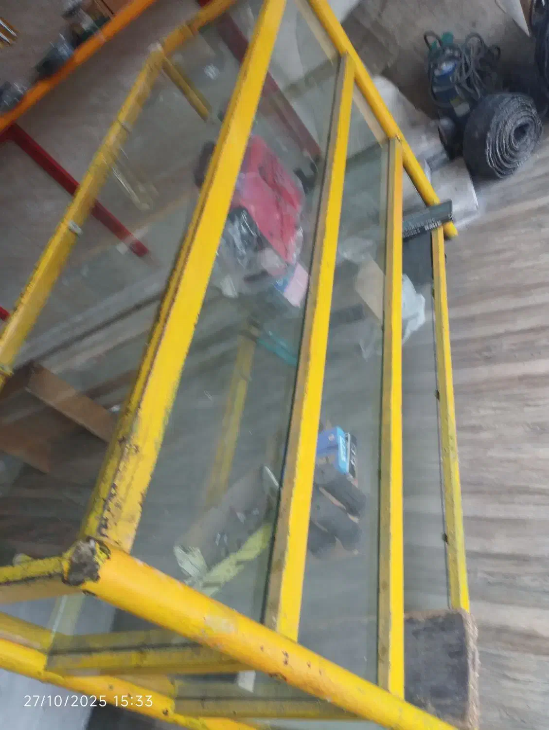 ویترین|فروشگاه و مغازه|رشت, معلولین|دیوار