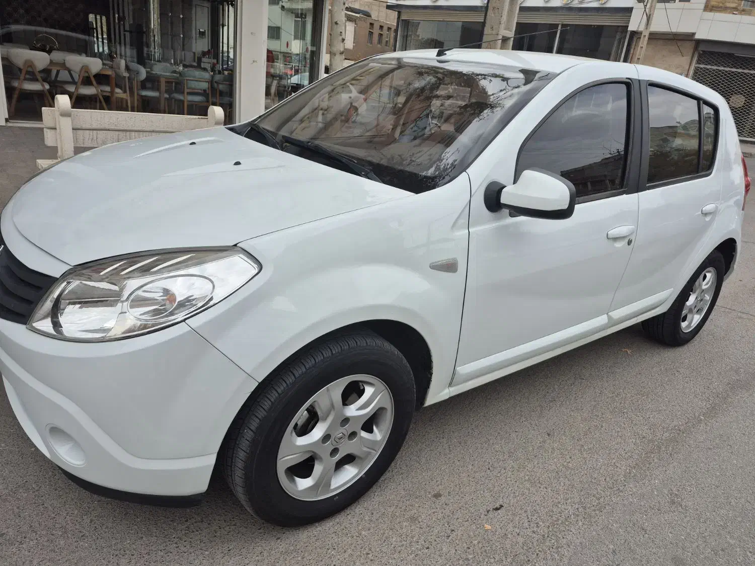 ساندرو اتوماتیک مدل ۹۶|خودرو سواری و وانت|نیشابور, کوی فرهنگیان|دیوار