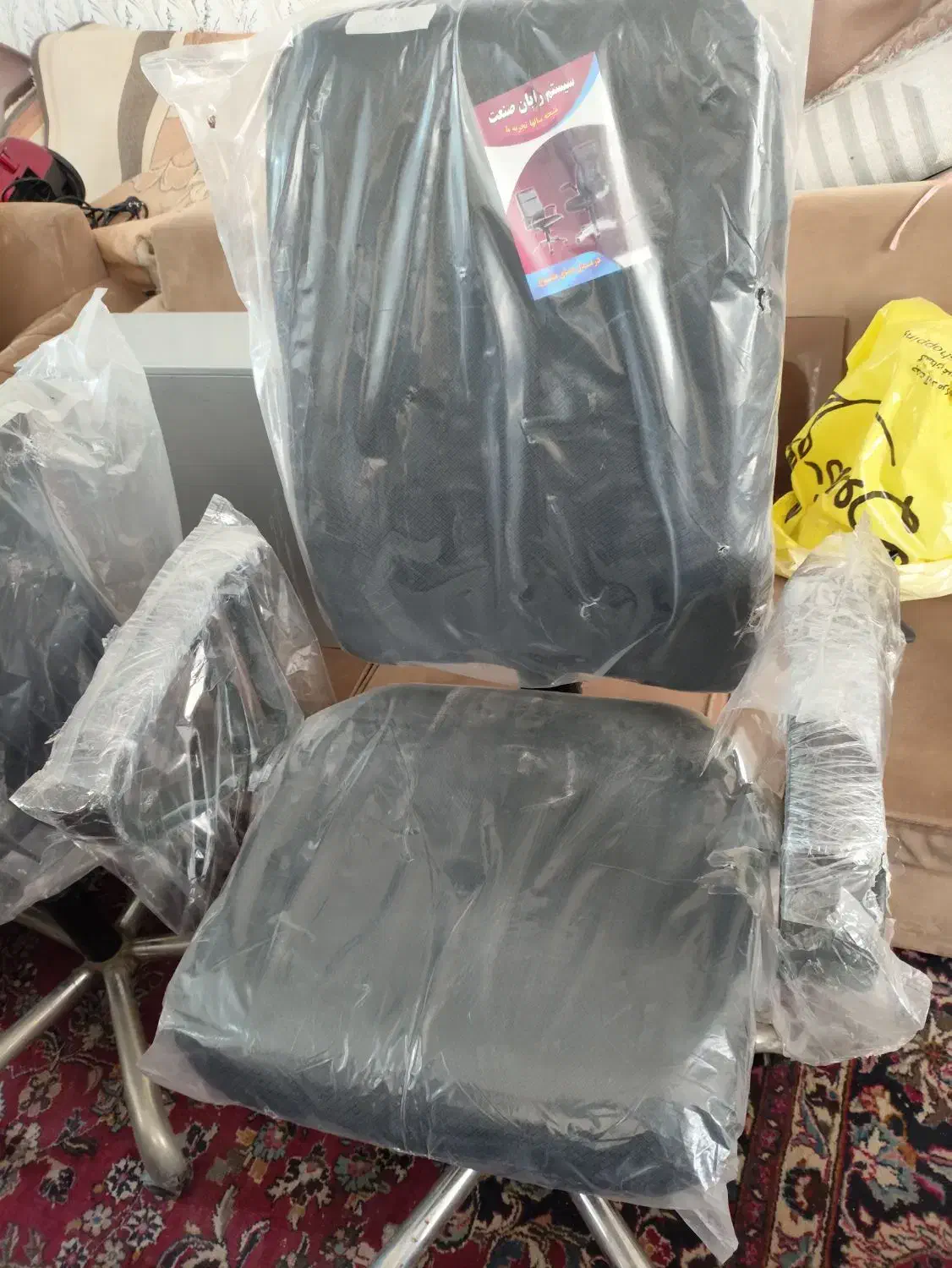 تعدادی صندلی اداری|مبلمان اداری|گلپایگان, |دیوار