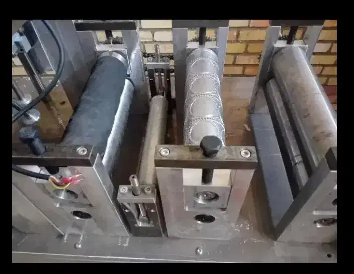 دستگاه دوخت و برش پد آرایش پاک کن|ماشینآلات صنعتی|رفسنجان, |دیوار