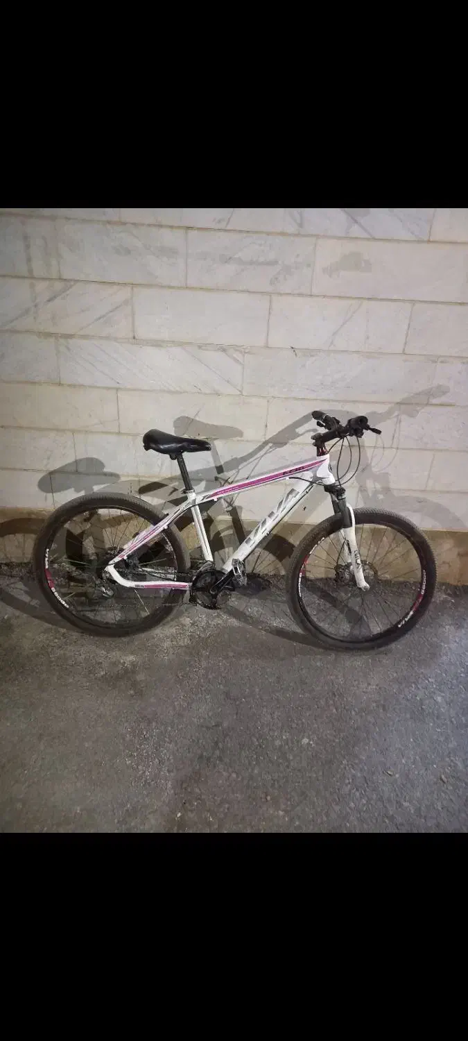 دوچرخه ویوا ترمز هیدرولیک سالم|دوچرخه، اسکیت، اسکوتر|خمین, |دیوار