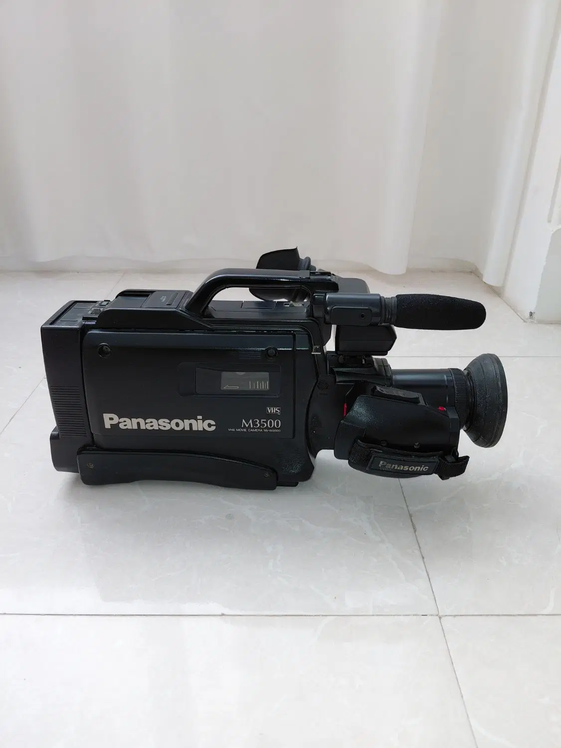 دوربین پاناسونیک vhs مدل m3500|دوربین عکاسی و فیلم‌برداری|تهران, حسین‌آباد|دیوار