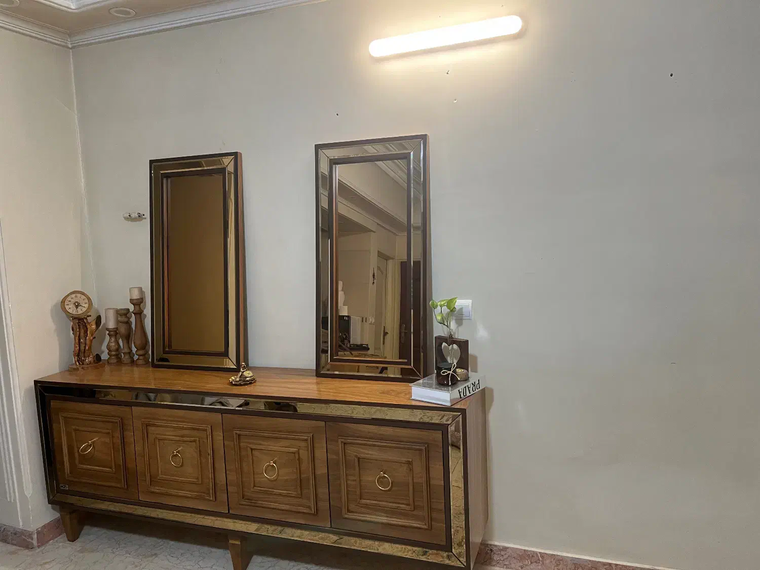 کنسول و آینه در حد نو ۱۶۰۰۰۰۰۰۰|بوفه، ویترین، کنسول|تهران, سردارجنگل|دیوار