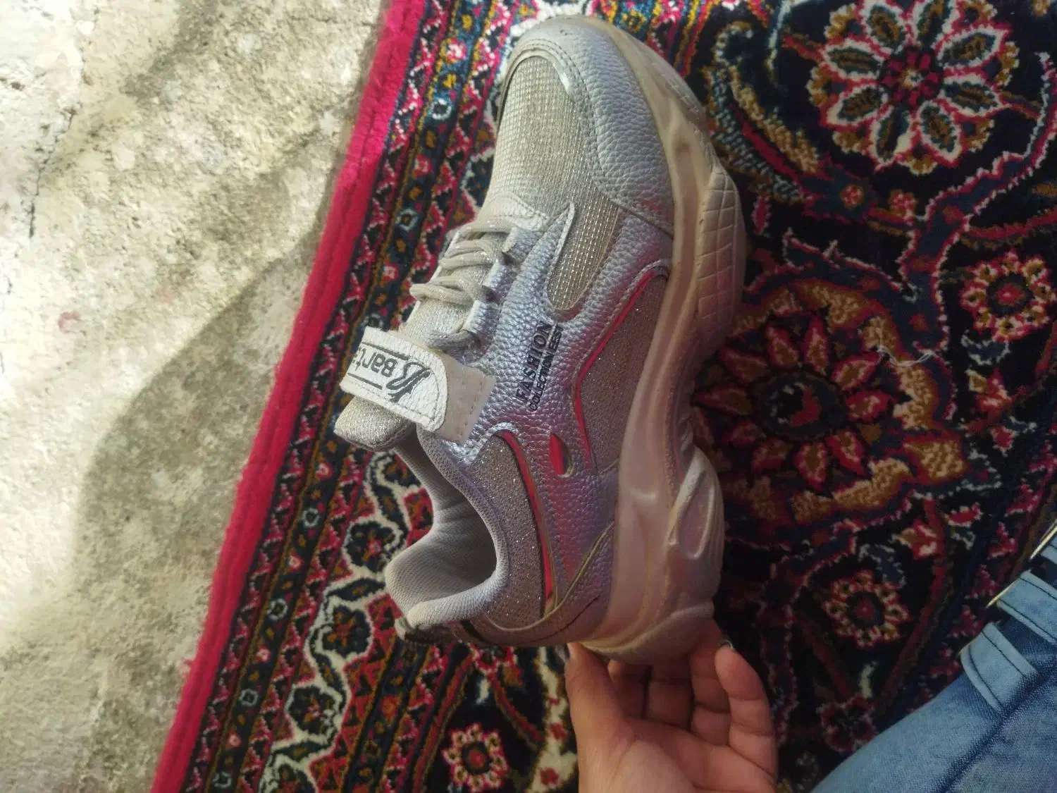 کفش اسپرت نقره ای|کیف، کفش، کمربند|اسلامآباد غرب, |دیوار