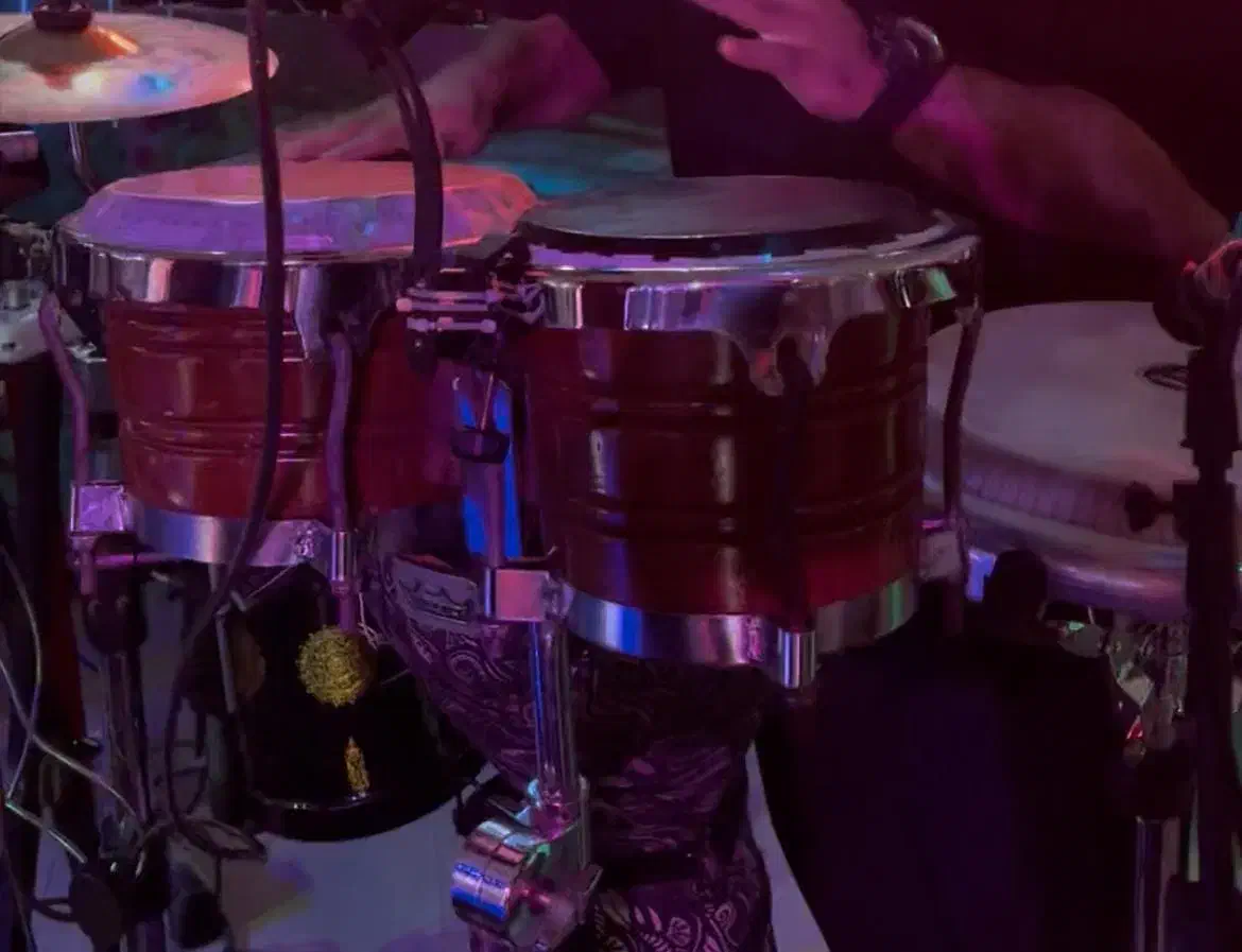 بینگو بانگو خوش صدا|درام و پرکاشن|رشت, ولکس|دیوار