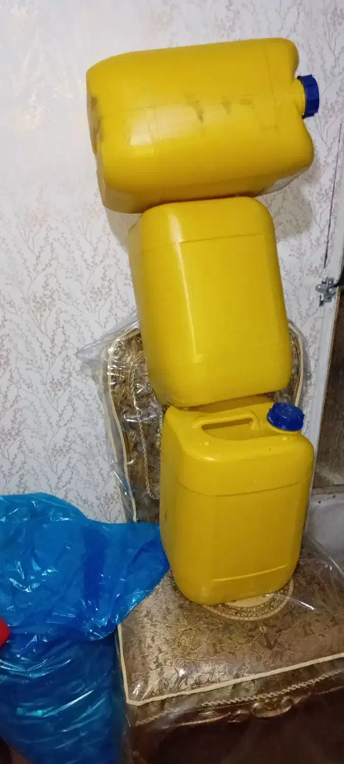 ظرف ۲۰ لیتر در حد نو|ظروف نگهدارنده، پلاستیکی، یکبارمصرف|فولادشهر, B5|دیوار