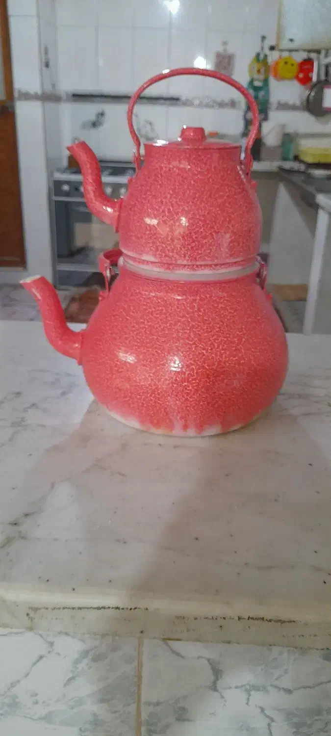 قوری بزرگ و کوچک|قوری، کتری، قهوهساز دستی|نیشابور, خط کاشمر|دیوار