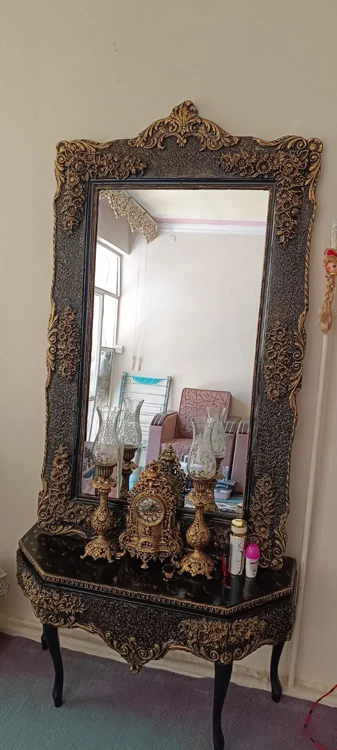 آیینه و شمعدان|آینه|خسروشاه, |دیوار