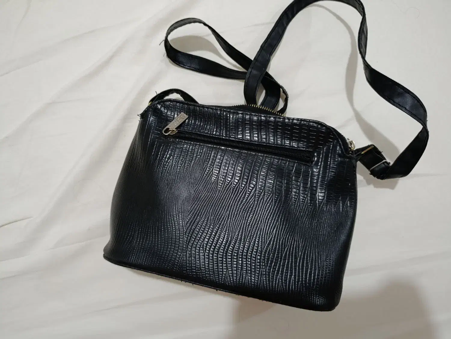 تعدادی کیف و کفش|کیف، کفش، کمربند|زنجان, |دیوار